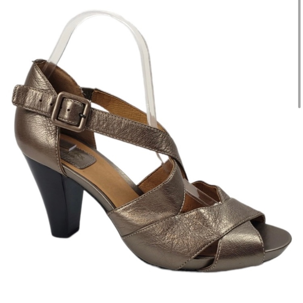 Clarks metallic sandal